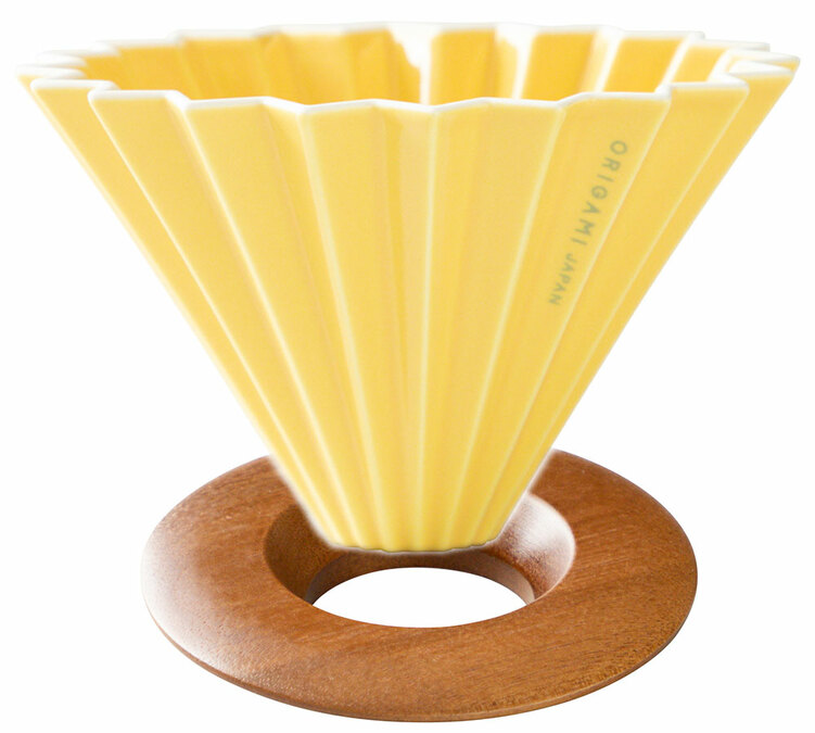 Dripper Origami jaune M en porcelaine avec support en bois